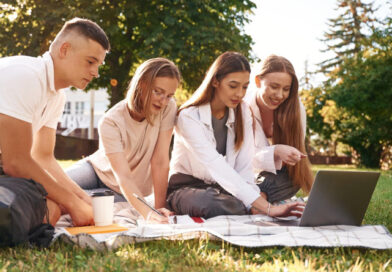 Jedna uczelnia, wiele możliwości. Jakie Koła Naukowe oferuje Wyższa Szkoła Kształcenia Zawodowego?