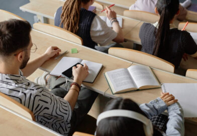 Czy warto iść na magisterkę? Najlepsze studia 2026 – zobacz, czy to kierunki dla Ciebie Czy warto iść na magisterkę? Najlepsze studia 2026 – zobacz, czy to kierunki dla Ciebie