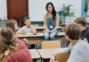Bez ocen i porównań: jak terapia pedagogiczna wspiera pewność siebie dziecka?